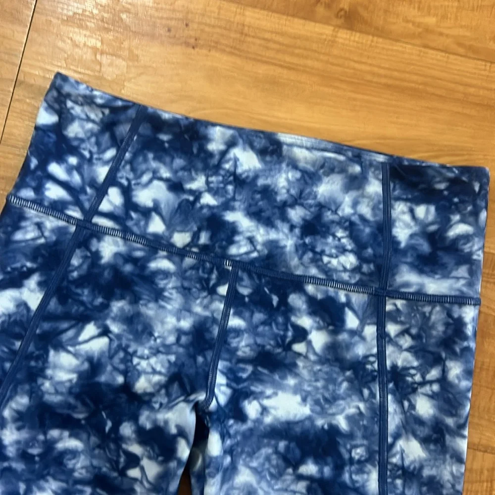 Super Cute women’s ATHLETA TIE DYE SALUTATION 7/8 TIGHT IN POWERVITA size MEDIUM - Picture 5 of 10